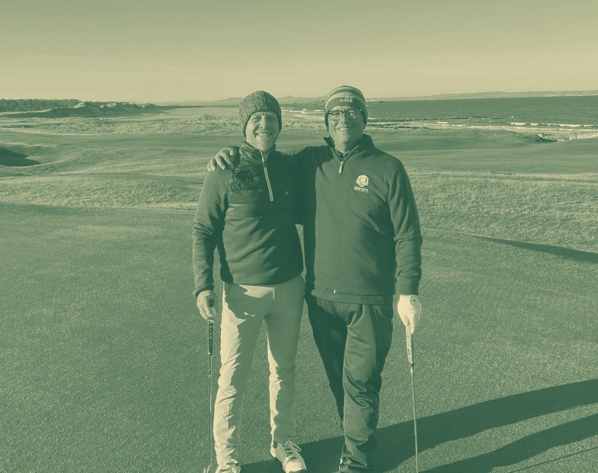 Leonard van Nunen and Jeroen Korving on a links course by the sea